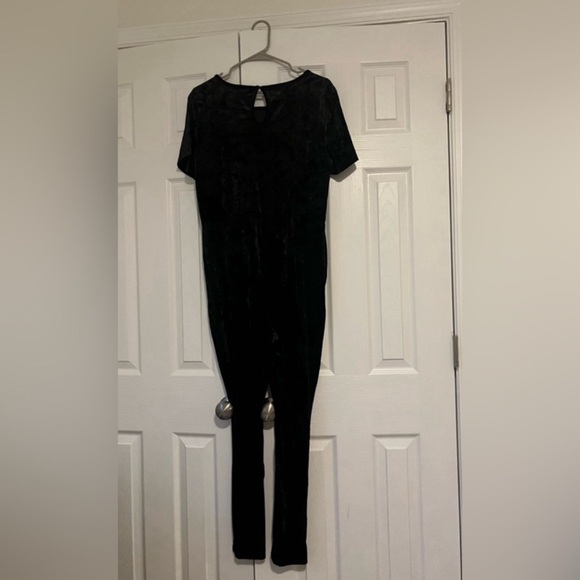 Torrid - Full Length Crushed Velvet Short Sleeve
Catsuit - Size 2 - Picture 6 of 7
